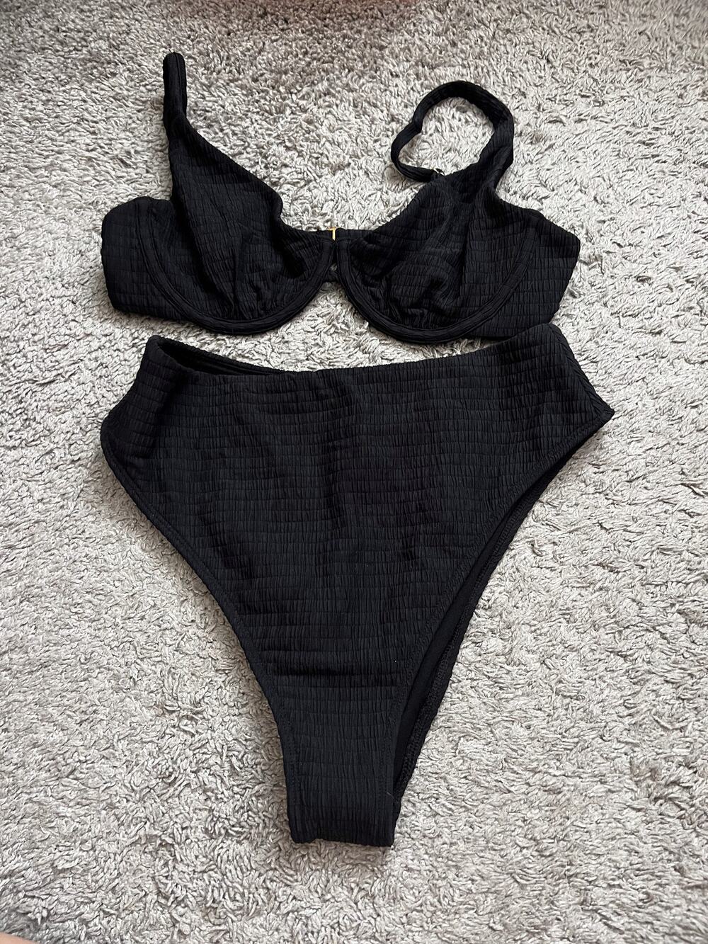 Abercrombie & Fitch High Apex Underwire Bikini Top & High Leg Cheeky Bottom